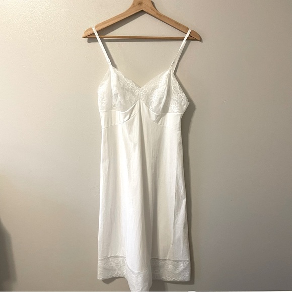 Vintage Vanity Fair Floral Lace Slip | Sz Large - Picture 1 of 9